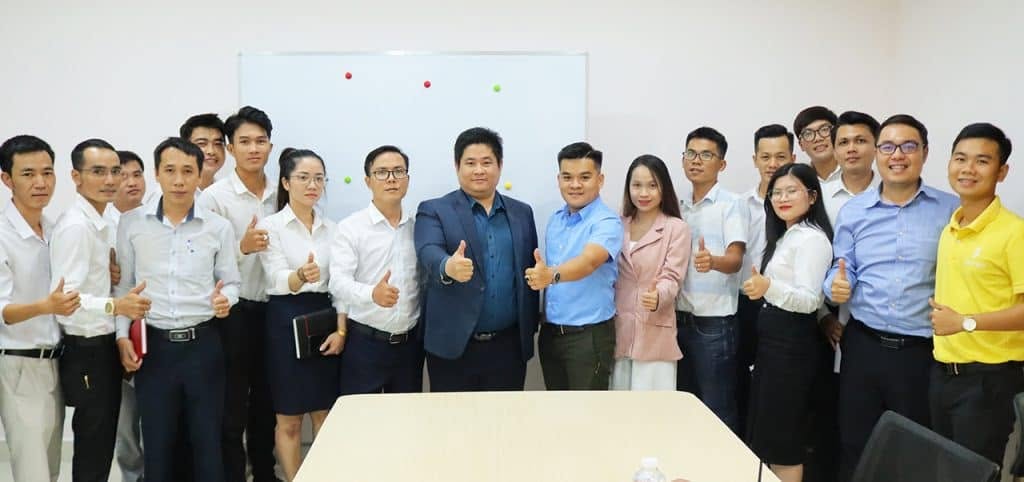 Đào Hoàng Việt cùng đội ngũ sau chương trình đào tạo
